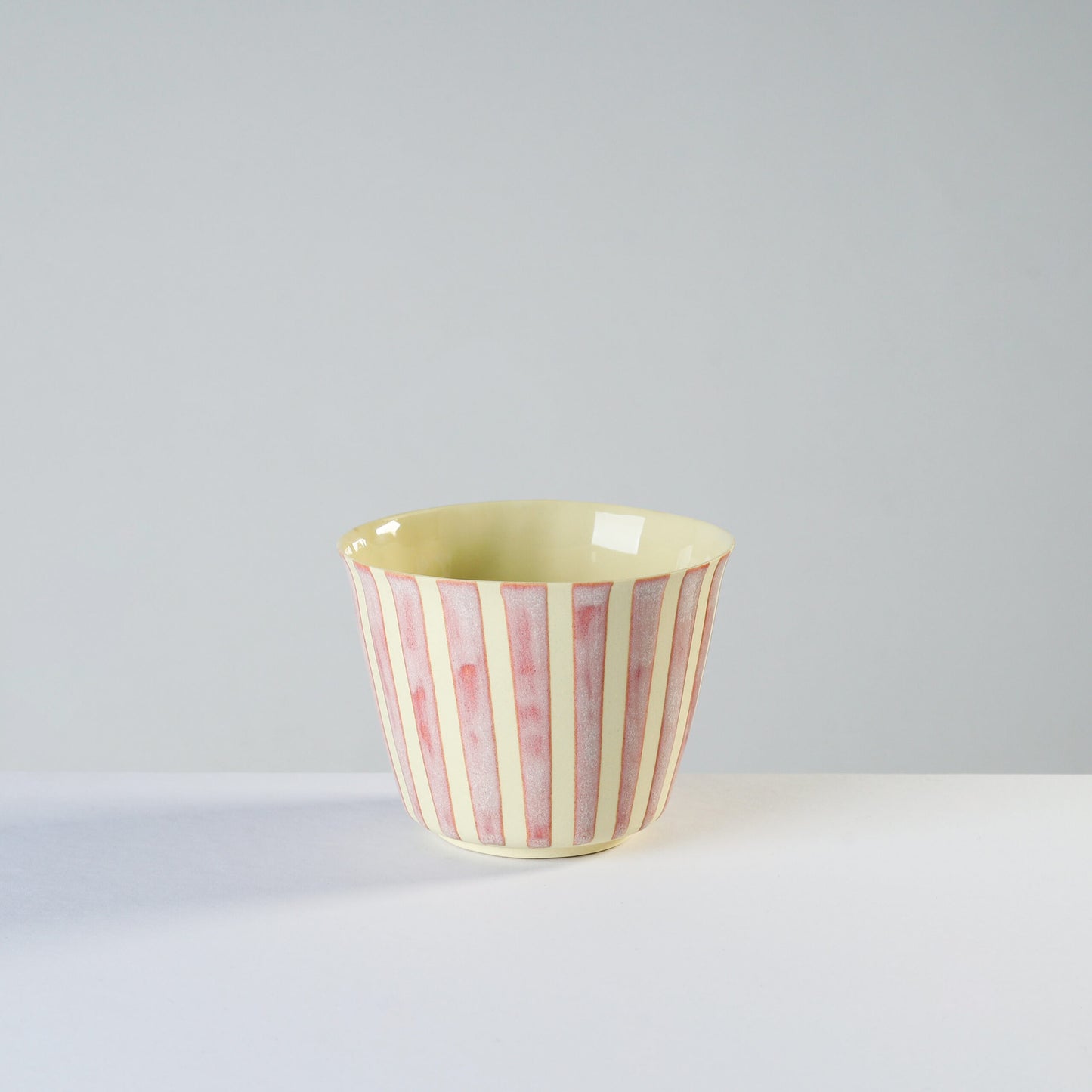 v shape - peony/stripes