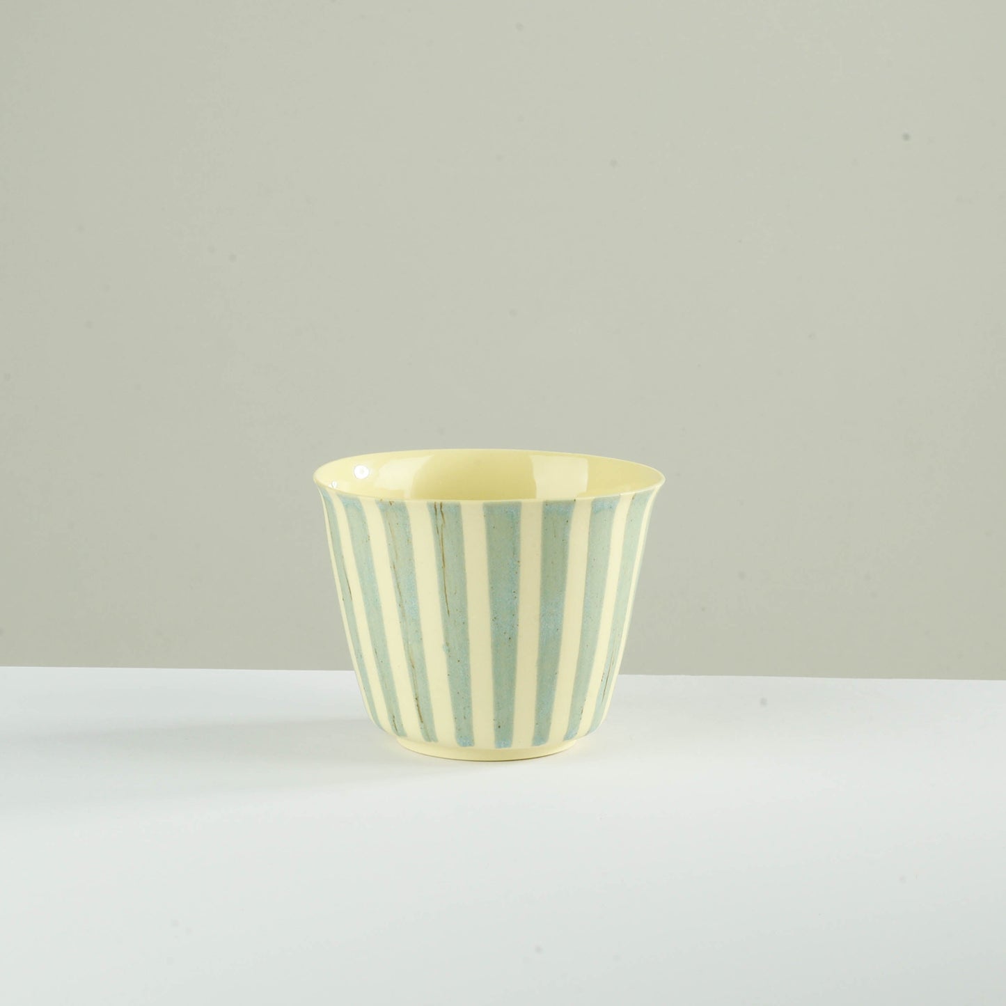 v shape - sage/stripes