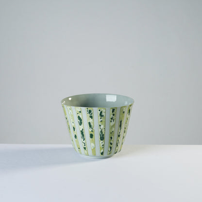 v shape - lime/stripes