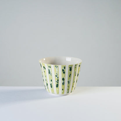 v shape - lime/stripes