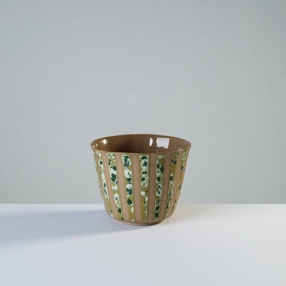 v shape - lime/stripes