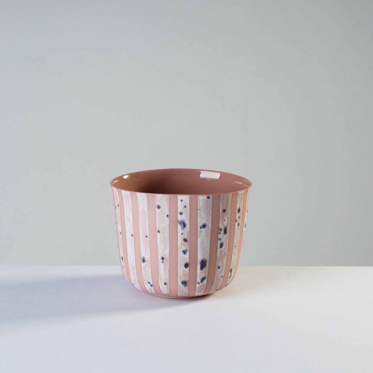 wide - speckled white/stripes