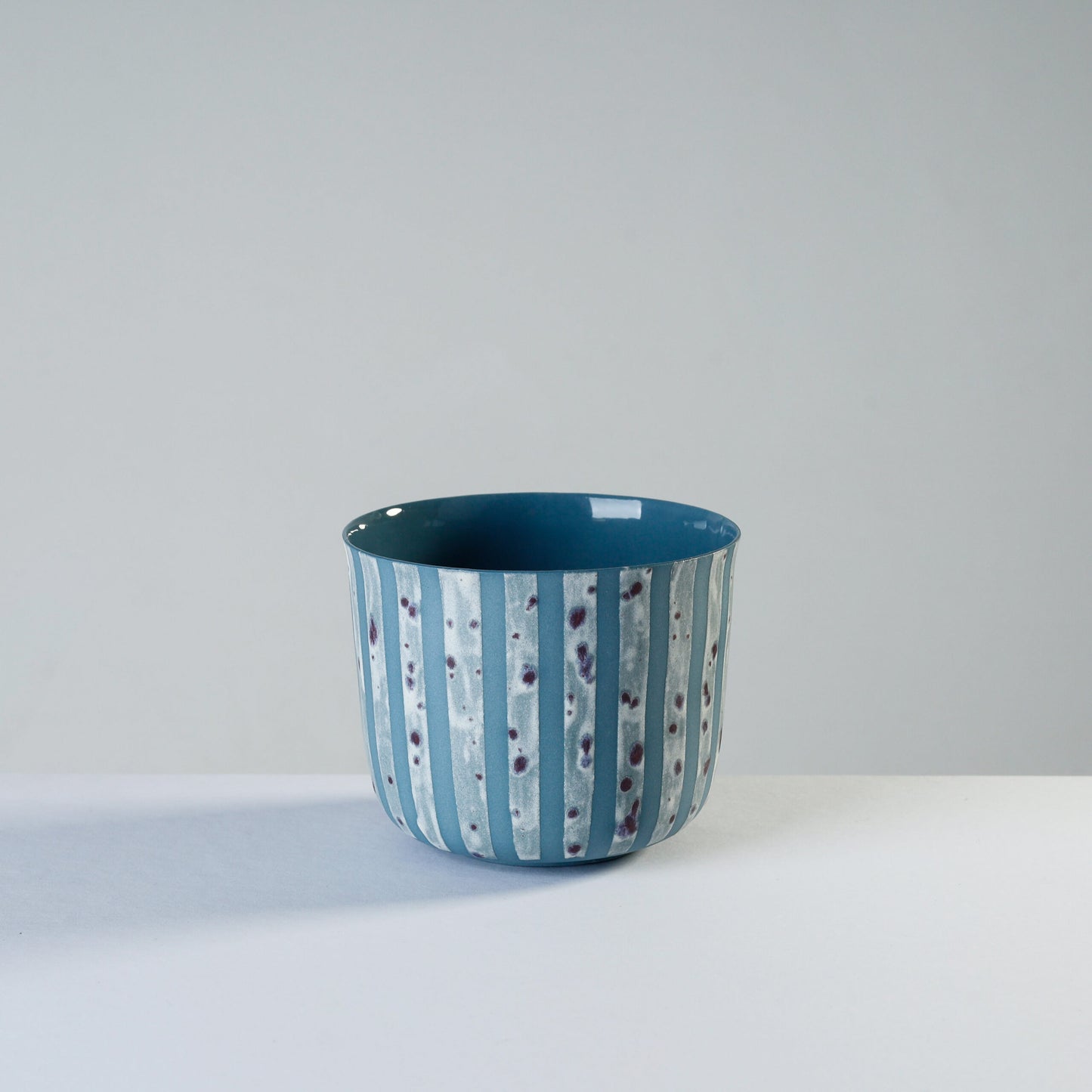 wide - speckled white/stripes