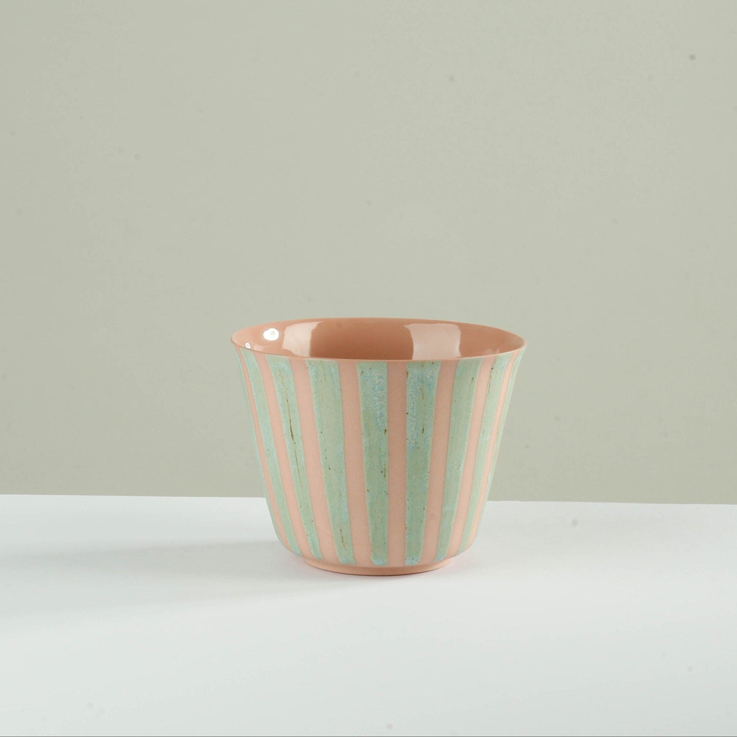 v shape - sage/stripes