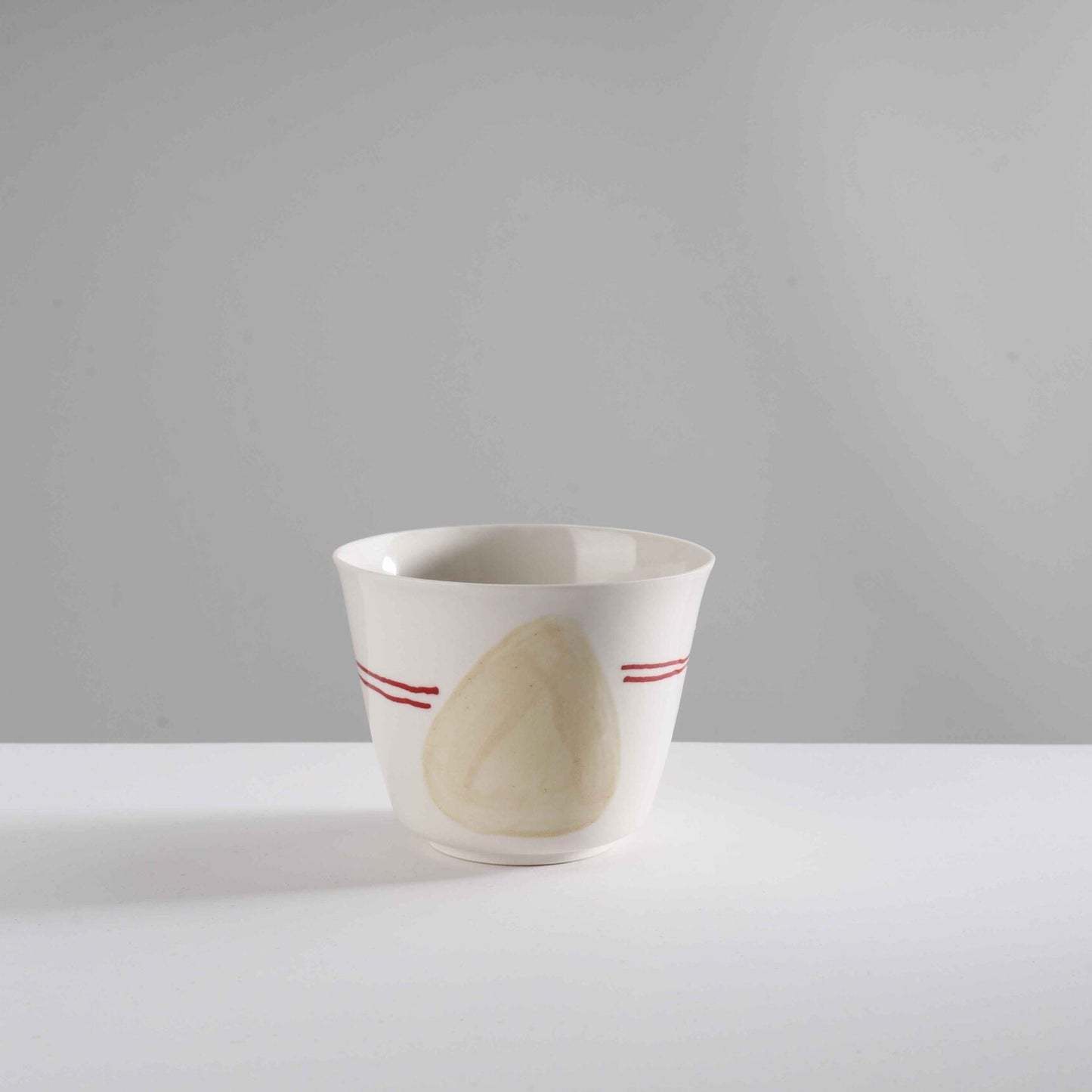 v shape - macadamia nut/red lines