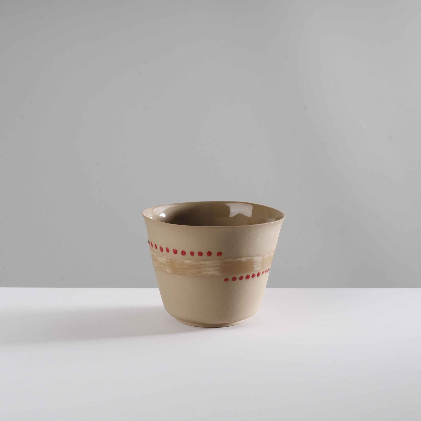 v shape - macadamia nut/red dots